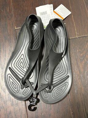 NEW Crocs Serena Flip Black T-Strap Thong Sandals Women's Size 6 US W6 NWT